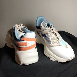 😎BERNESS, women’s size 9, new, no box, see photos, lightweight, gorgeous 🦋